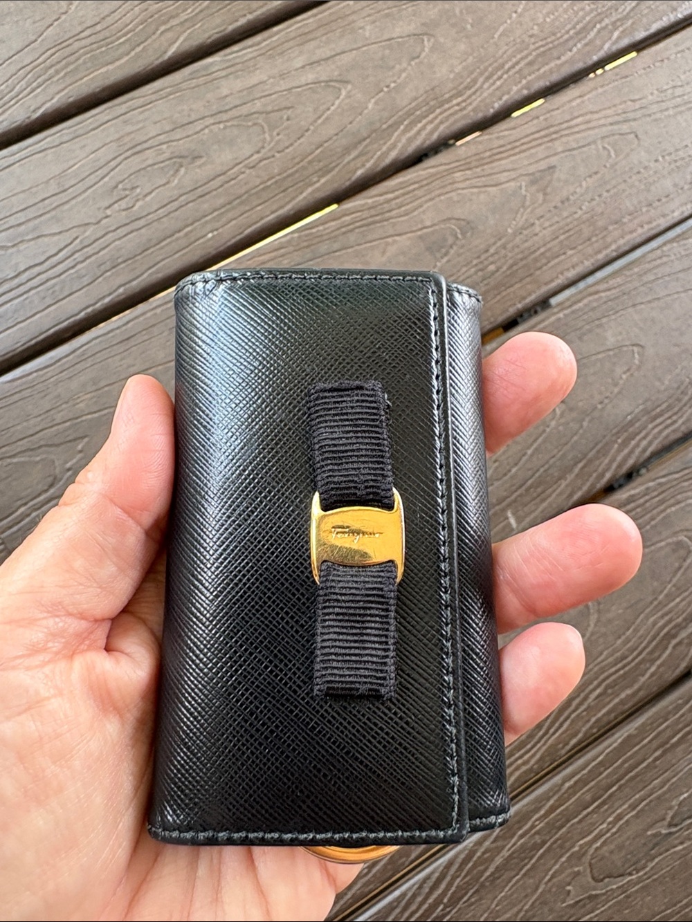 Salvatore Ferragamo Vara Bow Saffiano Leather 6 Key Holder Wallet Black Gold - Picture 13 of 15